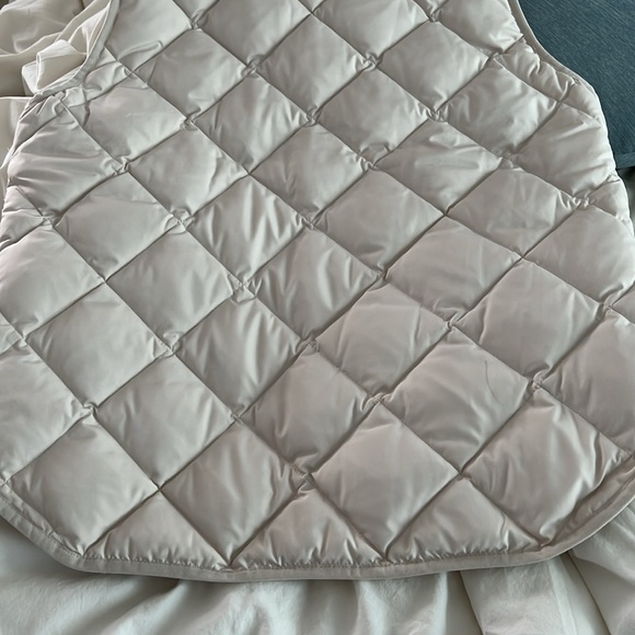 J Crew Down Puffer Vest - Picture 10 of 11